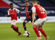 爱游戏官网-包含里昂主场战胜梅斯，法甲卫冕雄心犹在的词条