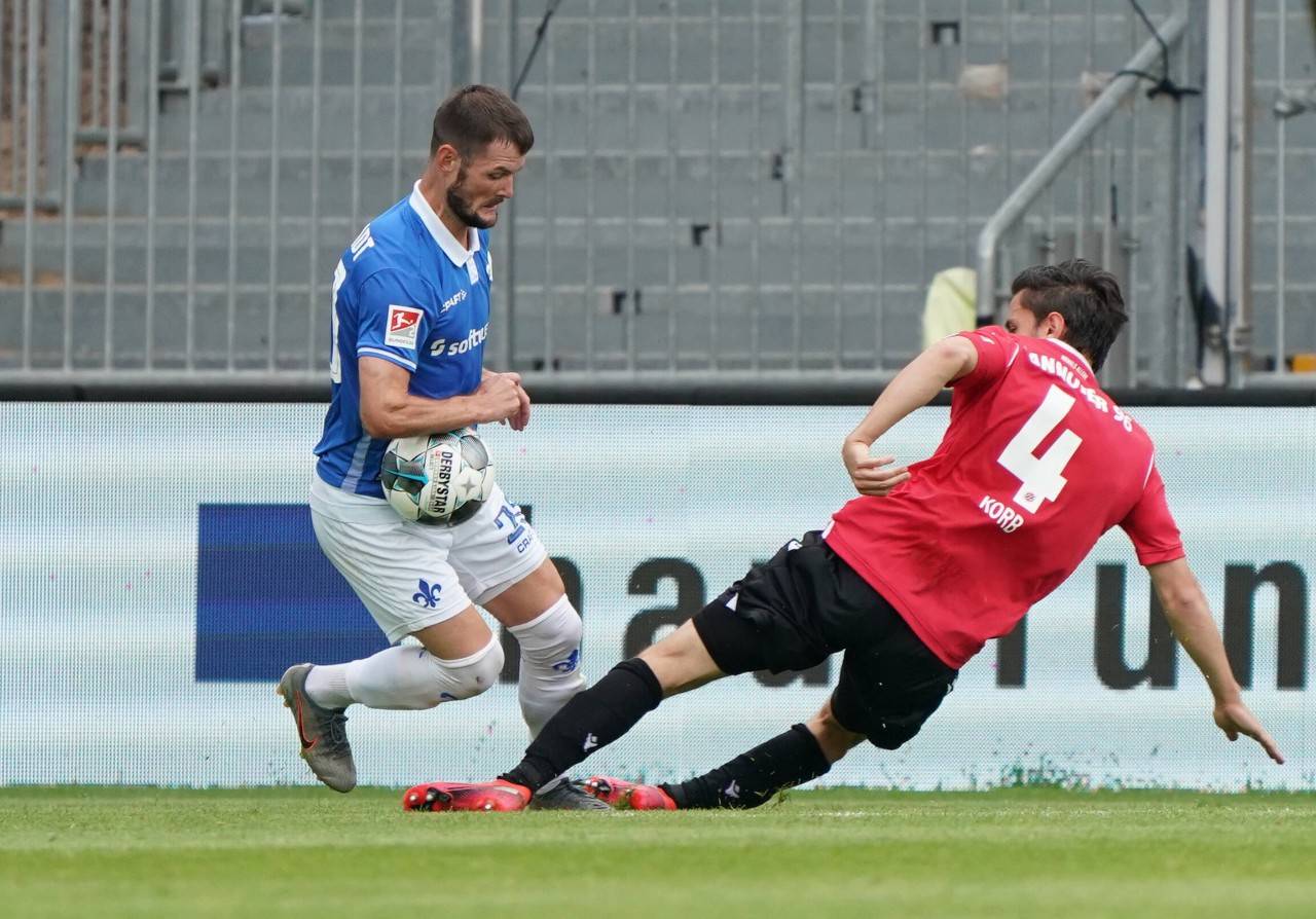 汉诺威队目前排名前列,期待接下来的比赛 汉诺威队目前排名前列,期待接下来的比赛