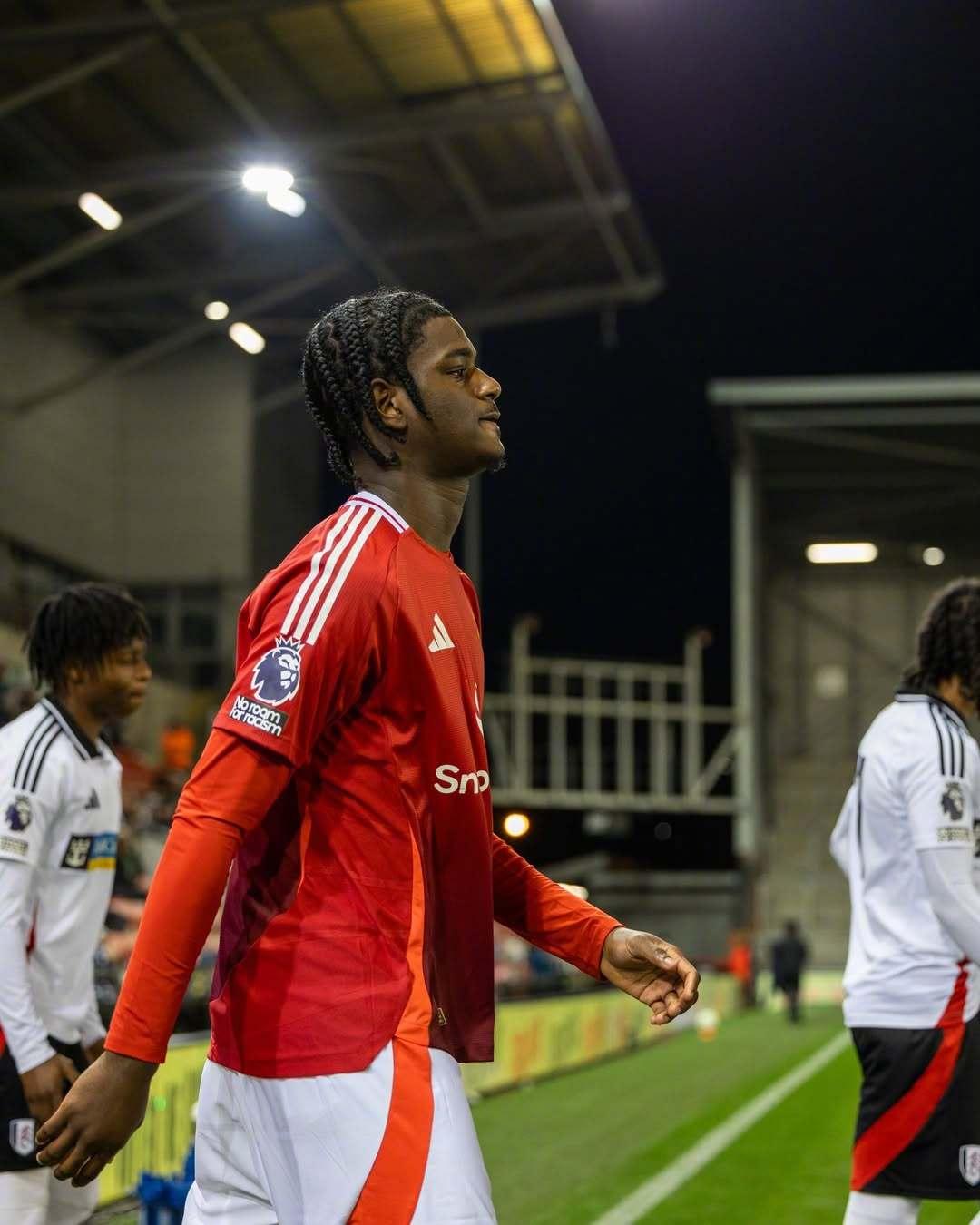 关于曼联新援破门得分,球迷欢呼连连的信息 关于曼联新援破门得分,球迷欢呼连连的信息