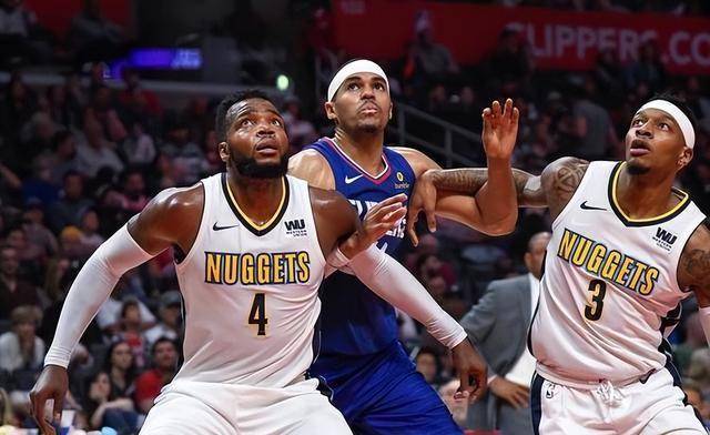 包含巴伦西亚门将佐瓦神勇扑救，帮助球队守住胜局的词条