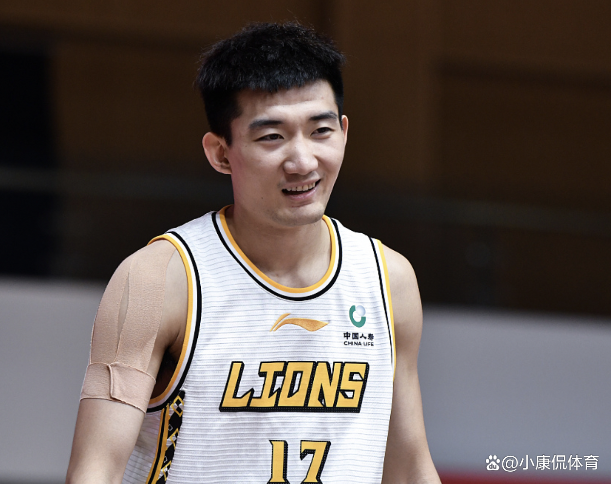 经验老将展现大局观,引领球队取胜 经验老将展现大局观,引领球队取胜