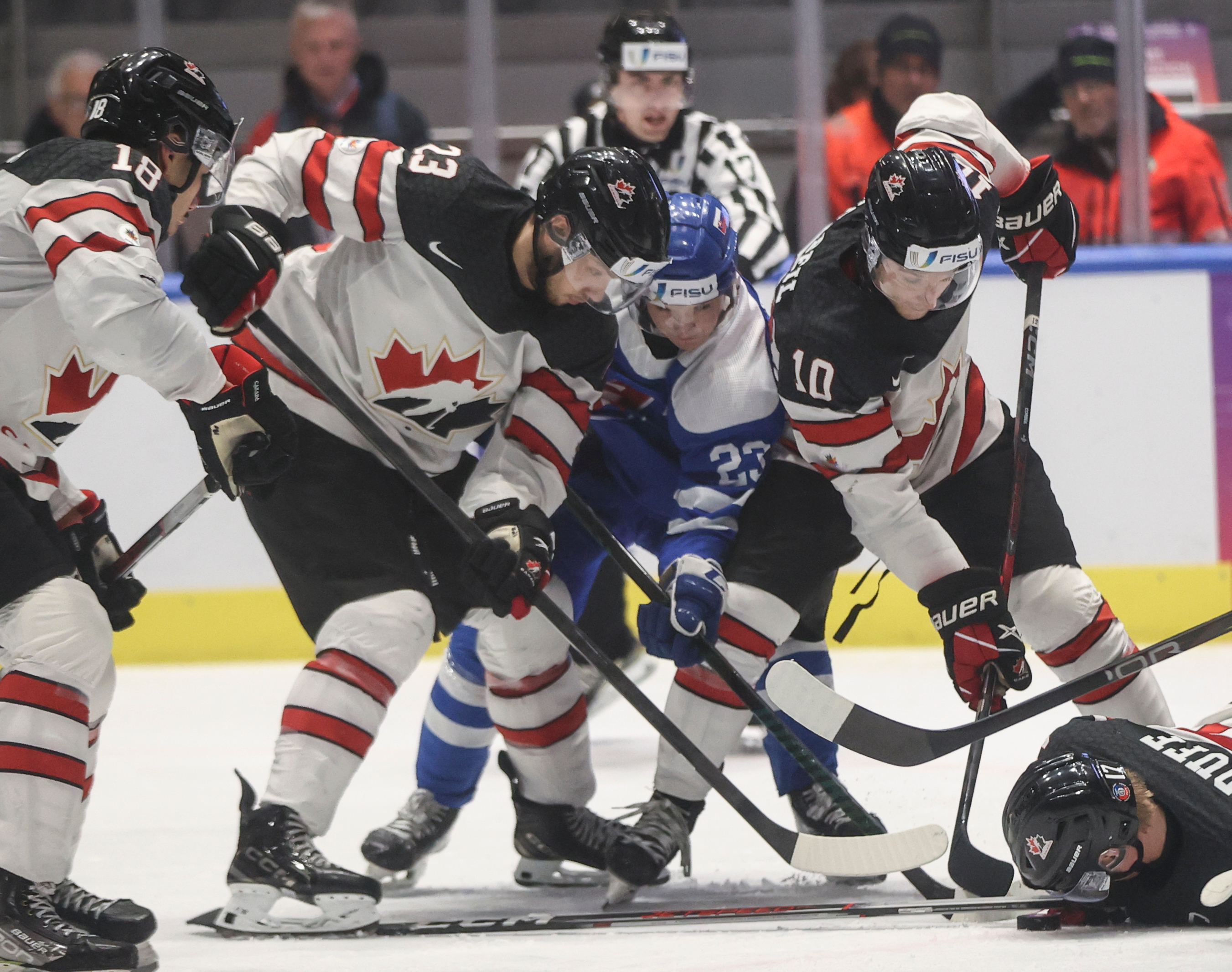 加拿大队在比赛中斩获胜利,提升实力 加拿大队在比赛中斩获胜利,提升实力