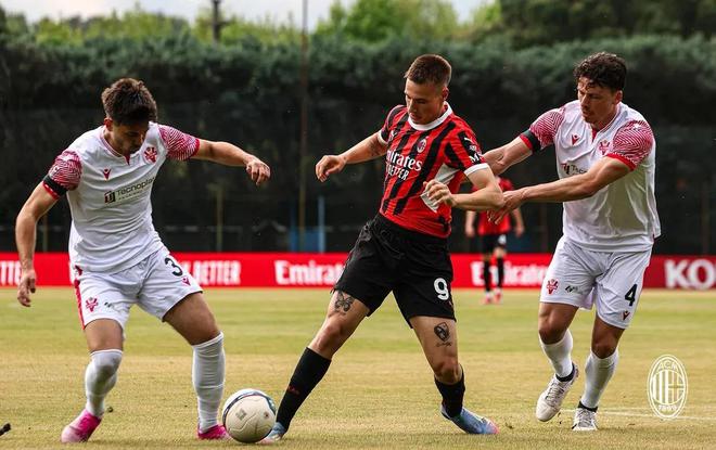 AC米兰后卫因伤缺席下场比赛的简单介绍 AC米兰后卫因伤缺席下场比赛的简单介绍