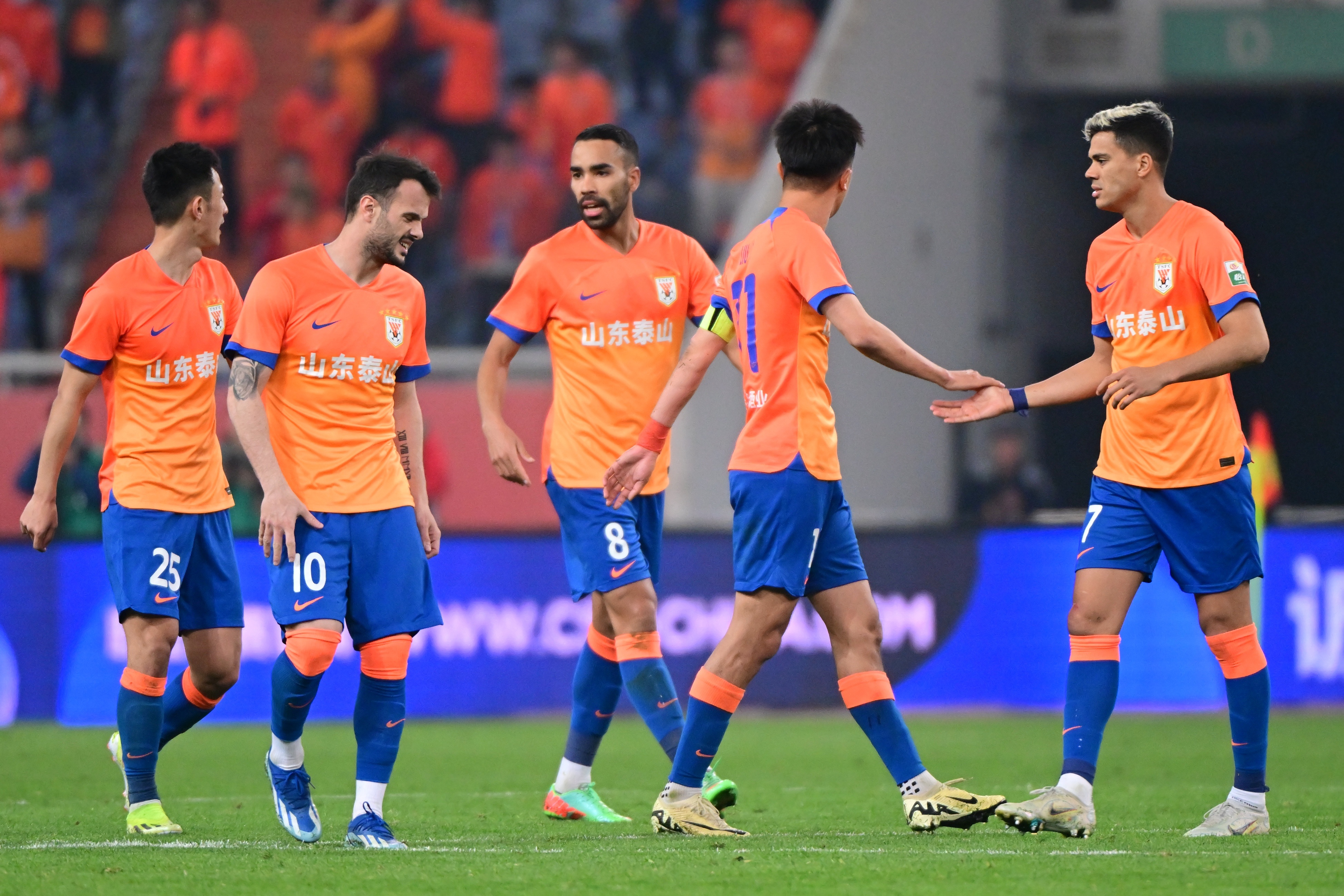 阿贾克斯平手对手，球队实力仍须提升