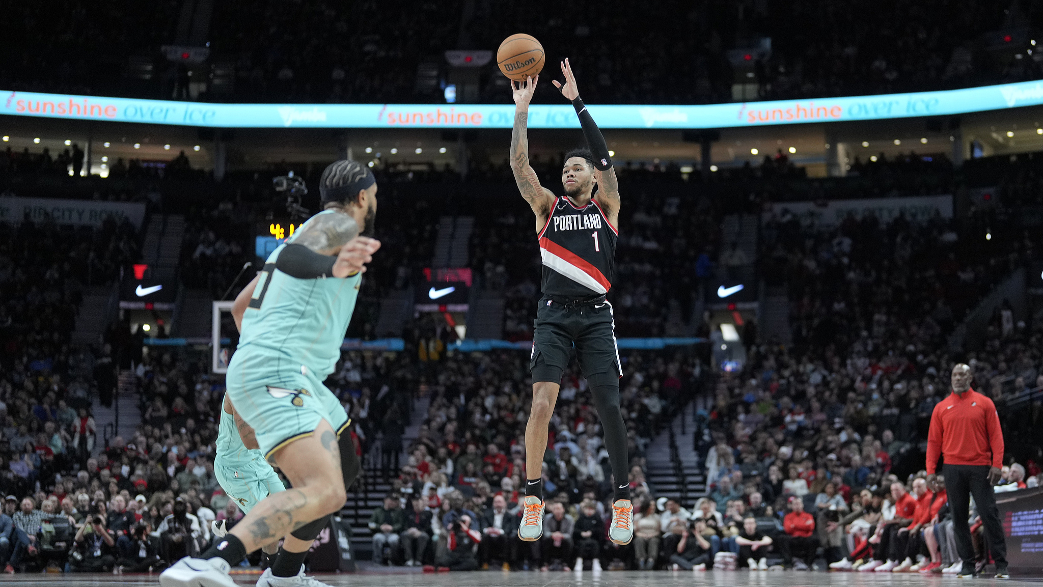 包含黄蜂后卫上场神勇,控制比赛节奏带领队伍取胜的词条 包含黄蜂后卫上场神勇,控制比赛节奏带领队伍取胜的词条