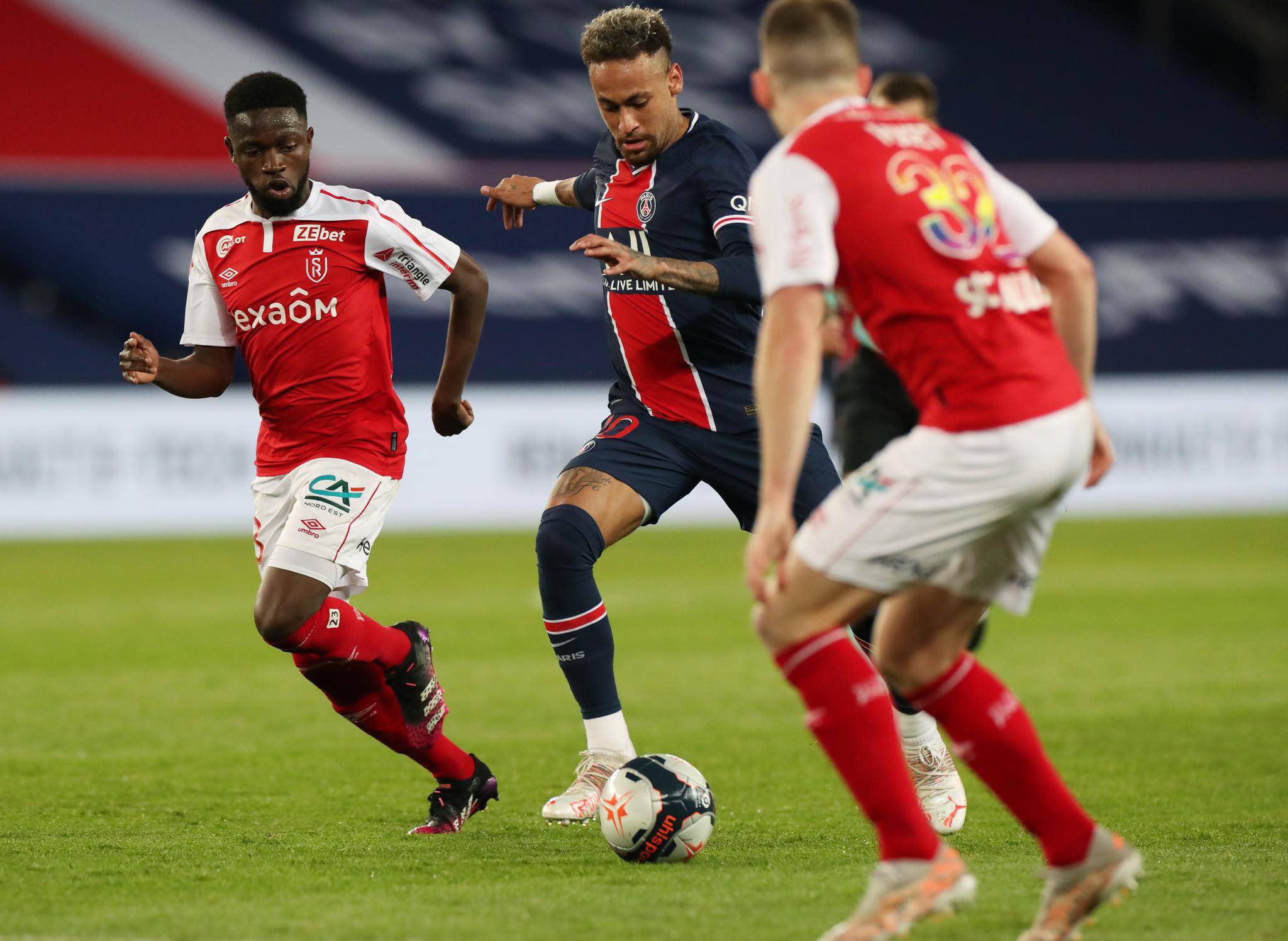 包含里昂主场战胜梅斯,法甲卫冕雄心犹在的词条 包含里昂主场战胜梅斯,法甲卫冕雄心犹在的词条