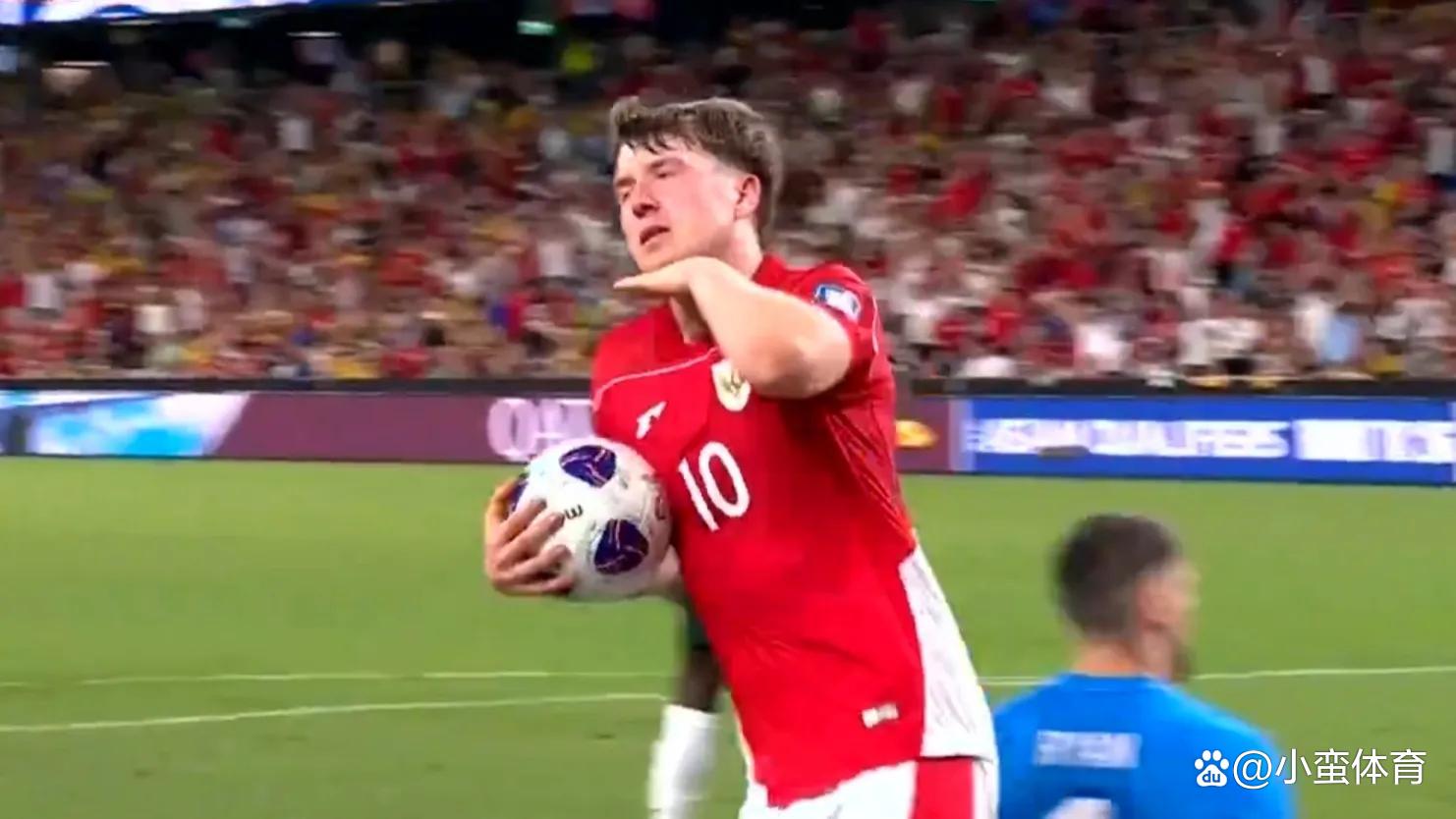 包含基辅迪纳摩客场大胜，小组排名稳固领先的词条