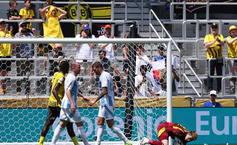 美洲足球精锐球队抵达阿根廷、展开激烈角逐