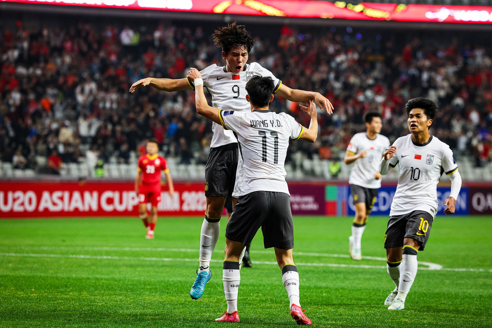 亚洲足球赛事中球员展现高超技术 亚洲足球赛事中球员展现高超技术