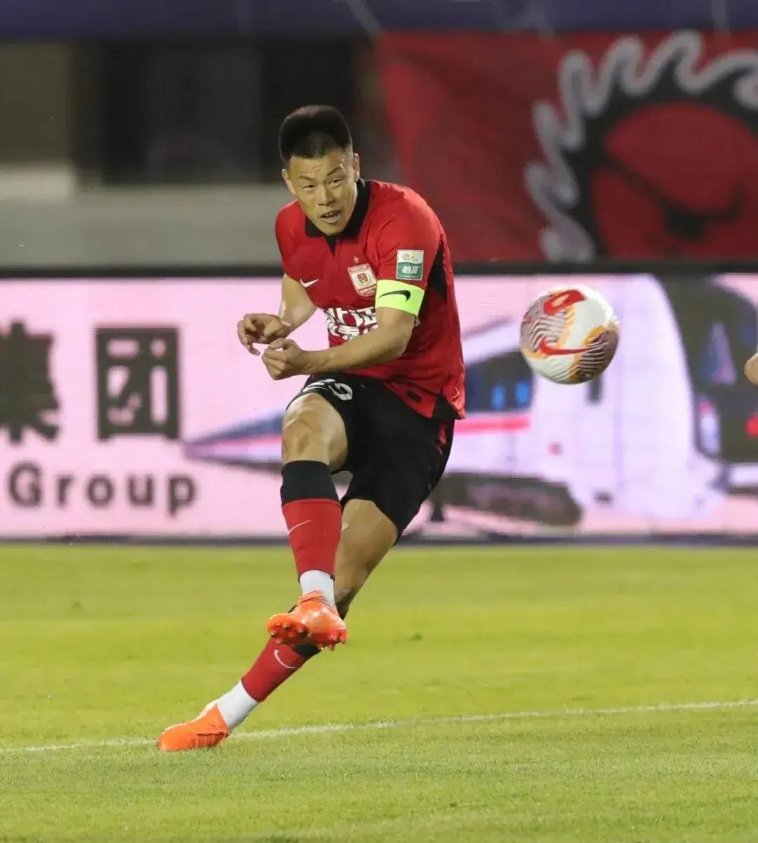 长春亚泰队在比赛中打出了备受瞩目的演出 长春亚泰队在比赛中打出了备受瞩目的演出