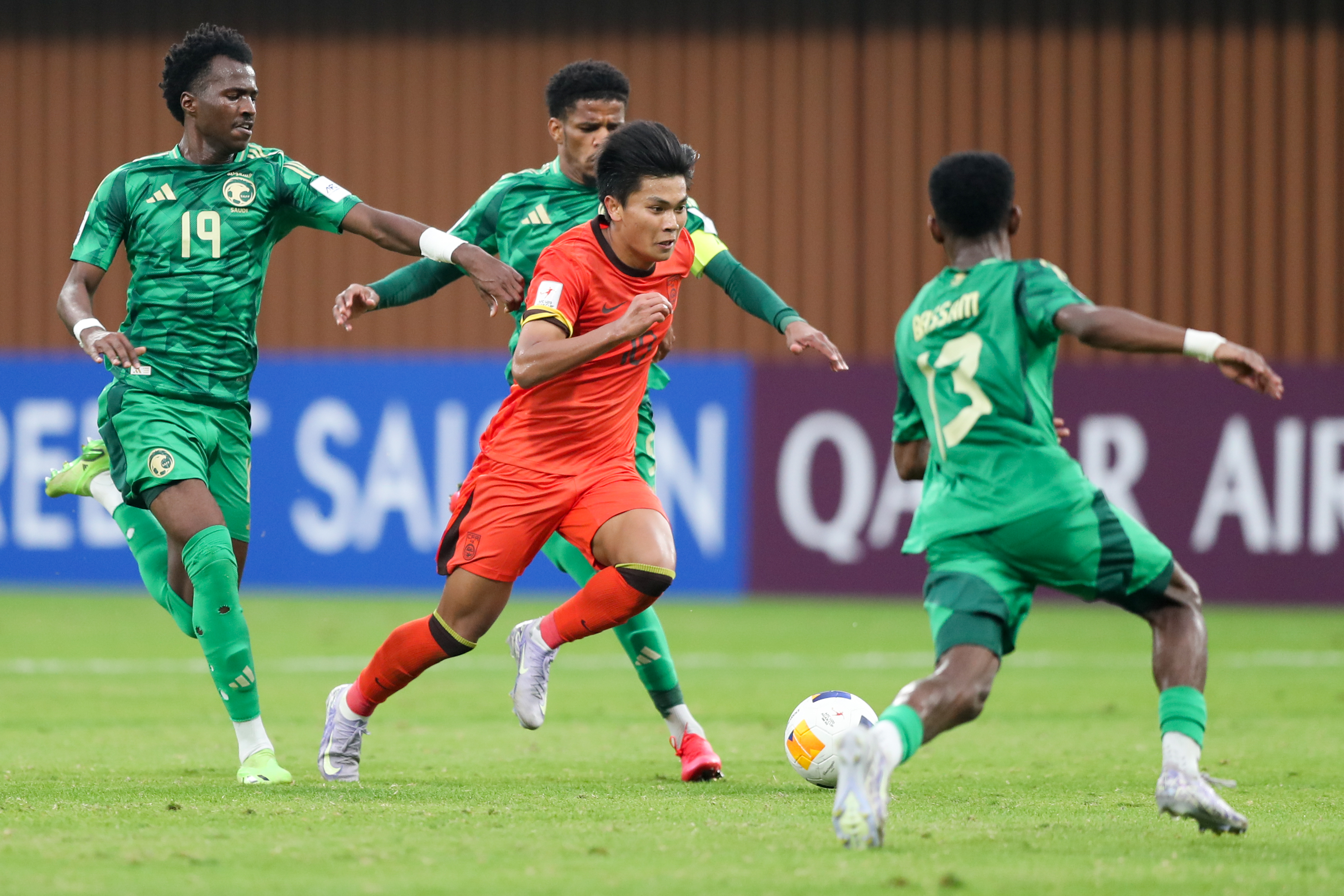 一个世纪的经典:亚洲球队齐聚一堂的大比拼 一个世纪的经典:亚洲球队齐聚一堂的大比拼