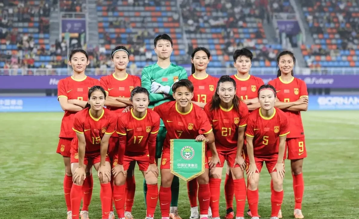 包含中国女足崇尚团队合作，赢得殊荣的词条