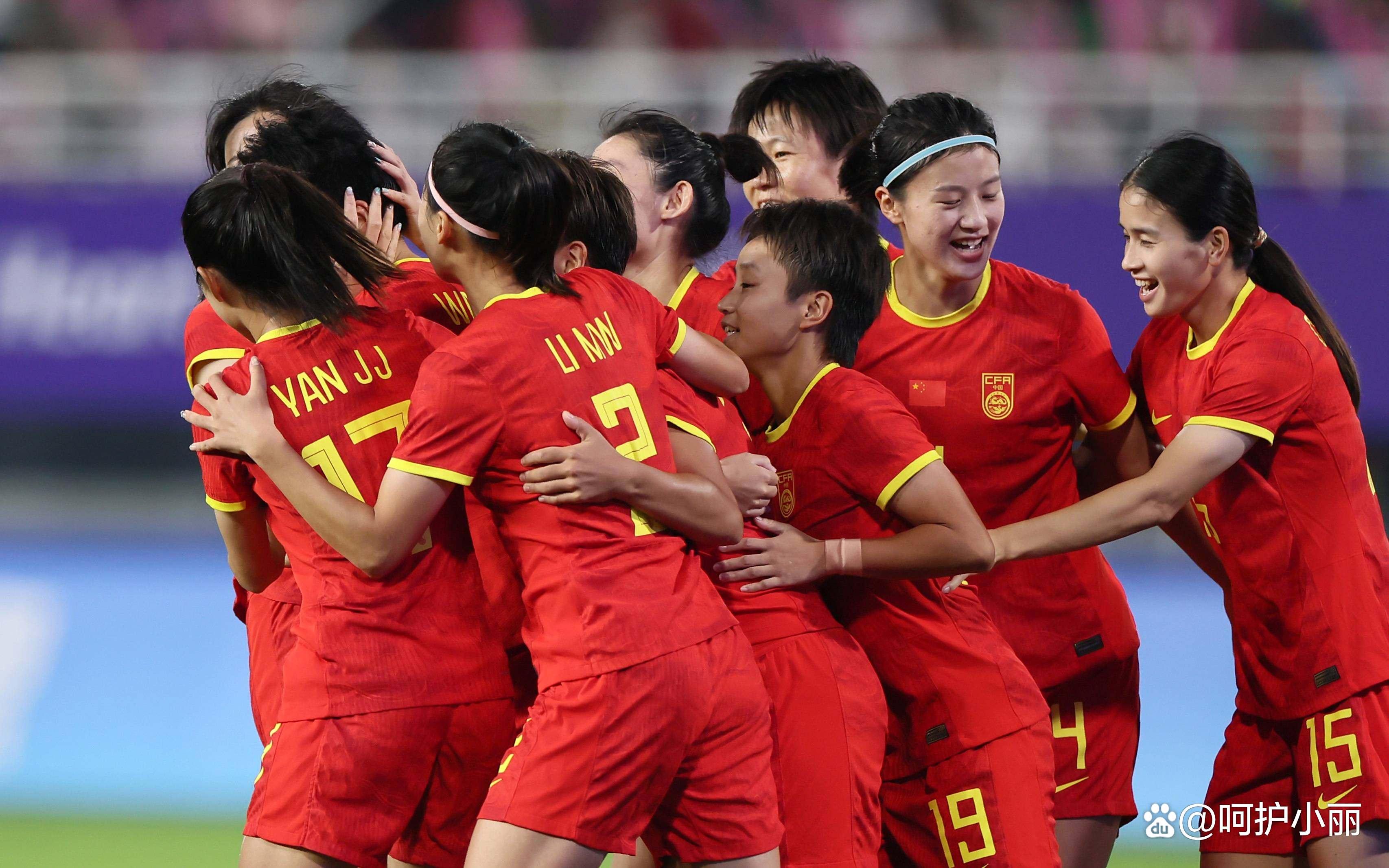 东亚足球赛事中的一场重要比赛即将进行