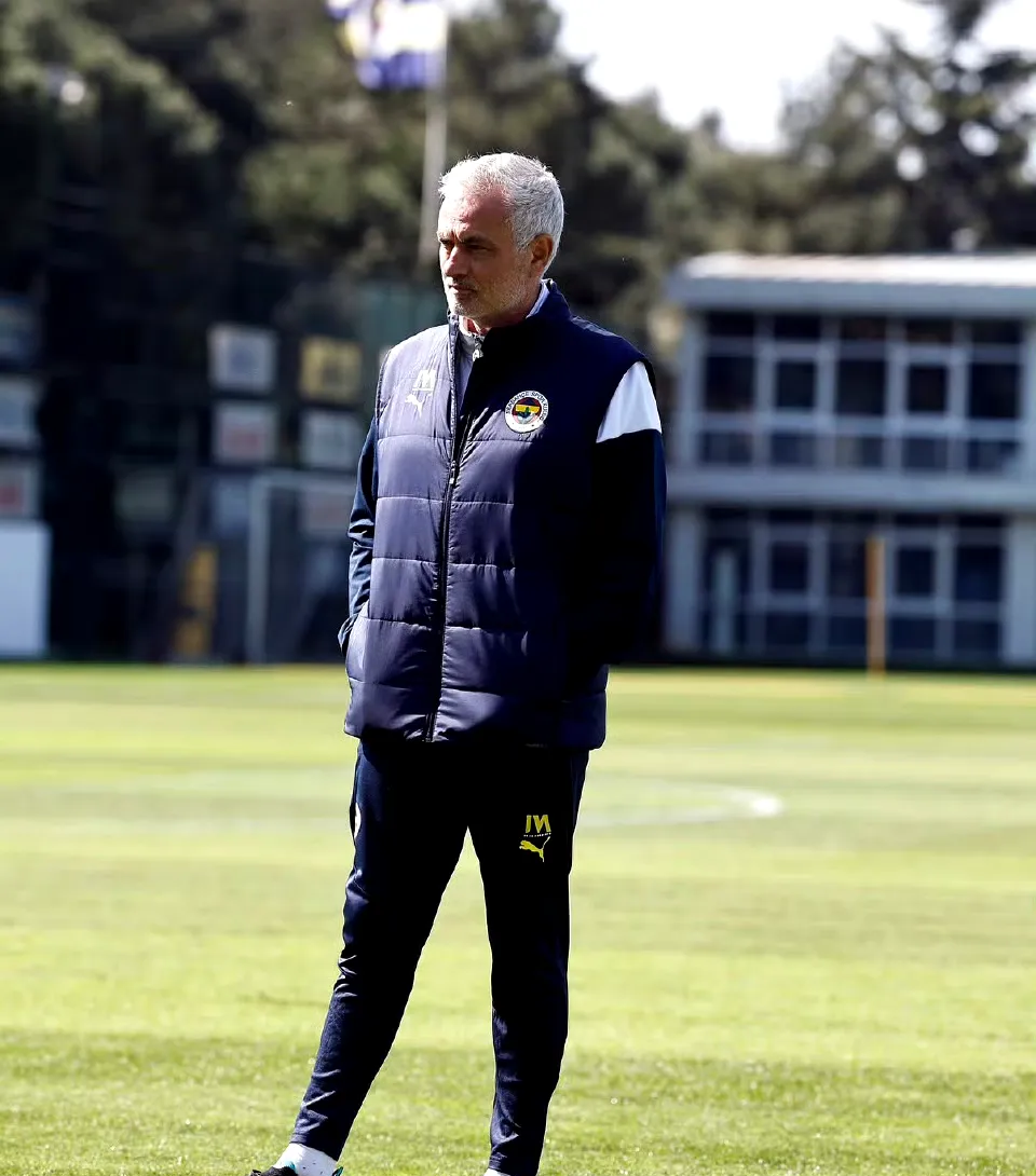 卡利亚里主帅赛后霸气出镜个人魅力获赞的简单介绍 卡利亚里主帅赛后霸气出镜个人魅力获赞的简单介绍