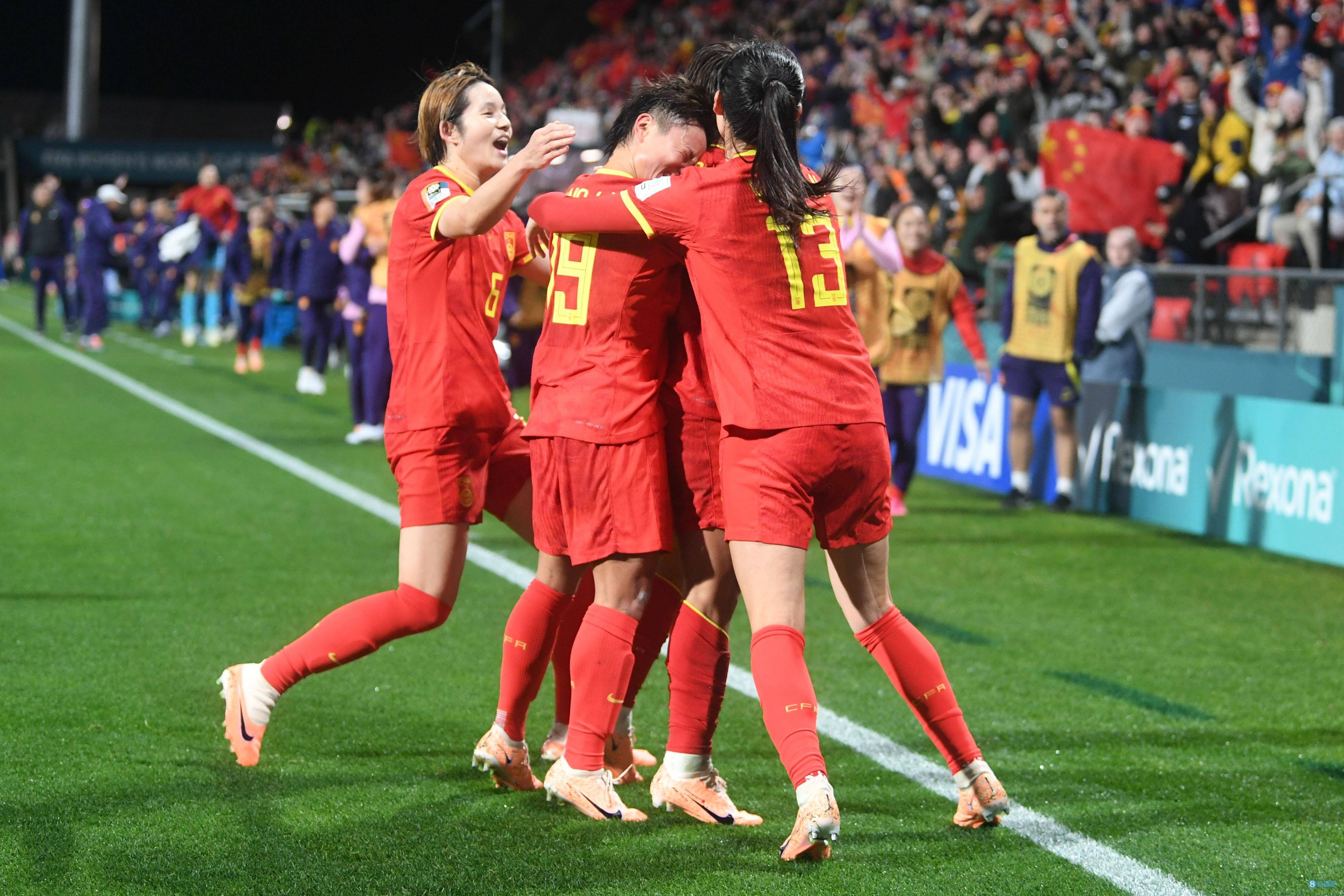 关于女足比赛中球员团结协作,积极进攻的信息 关于女足比赛中球员团结协作,积极进攻的信息