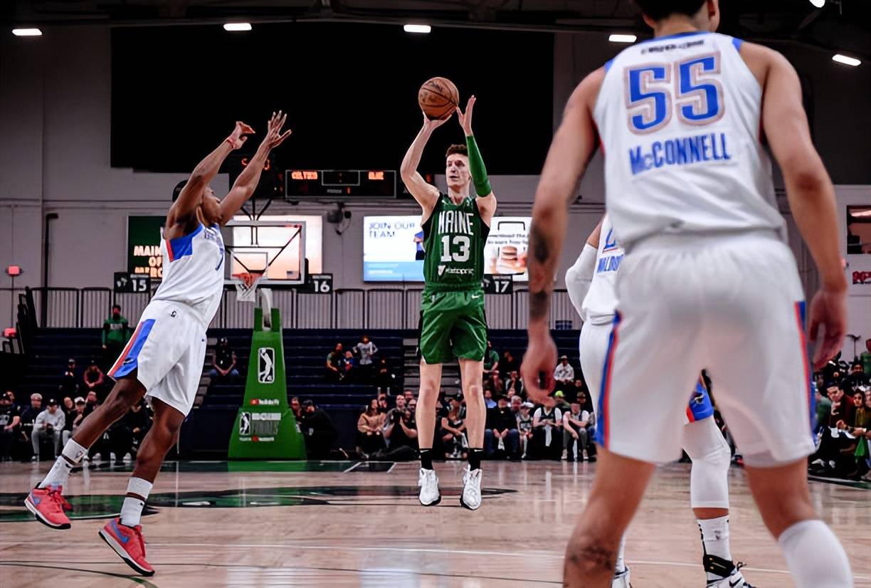 凯尔特人后场崭露头角联手击败奇才稳固领先的简单介绍 凯尔特人后场崭露头角联手击败奇才稳固领先的简单介绍