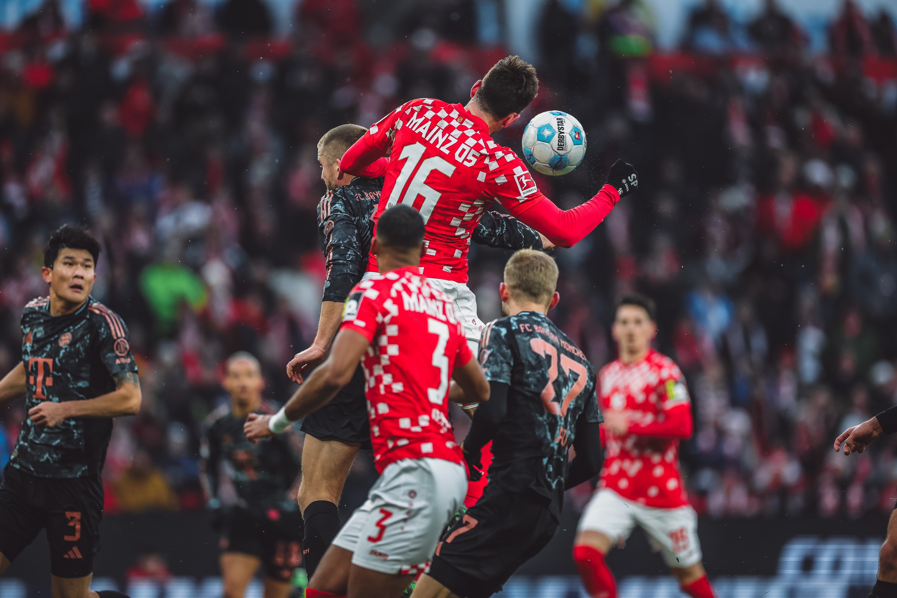 美因茨队客场不敌对手,德甲后防线暴露问题的简单介绍 美因茨队客场不敌对手,德甲后防线暴露问题的简单介绍