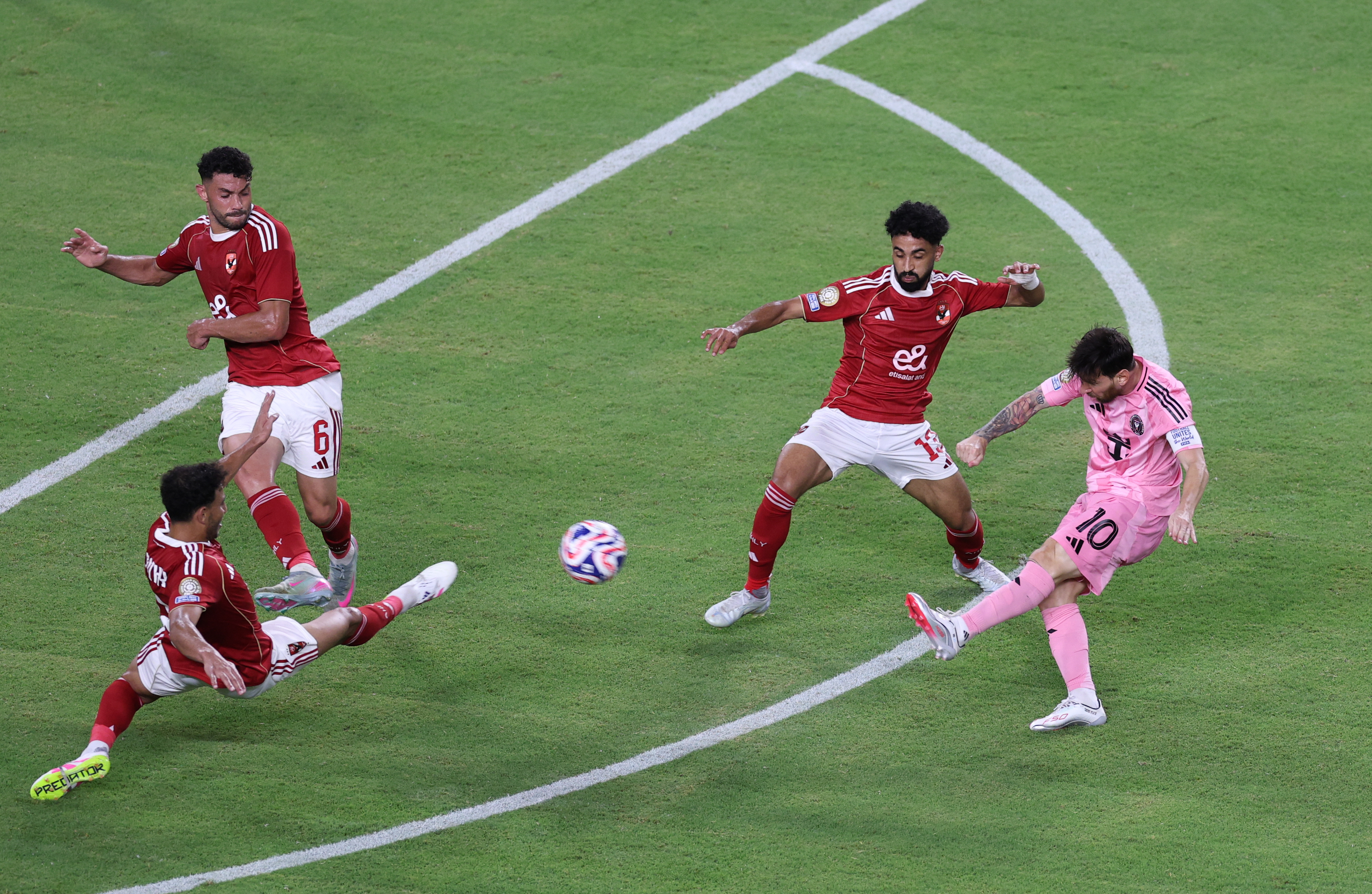 包含足球世界再度引爆，顶级赛事燃情开战的词条