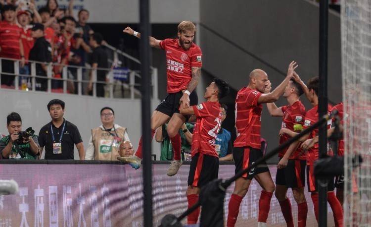 球队备赛狂欢，中超联赛魔鬼赛程挑战的简单介绍