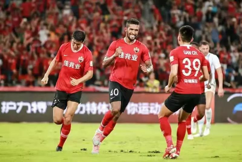 富力客场大胜泰达,暂时脱离降级区 富力客场大胜泰达,暂时脱离降级区