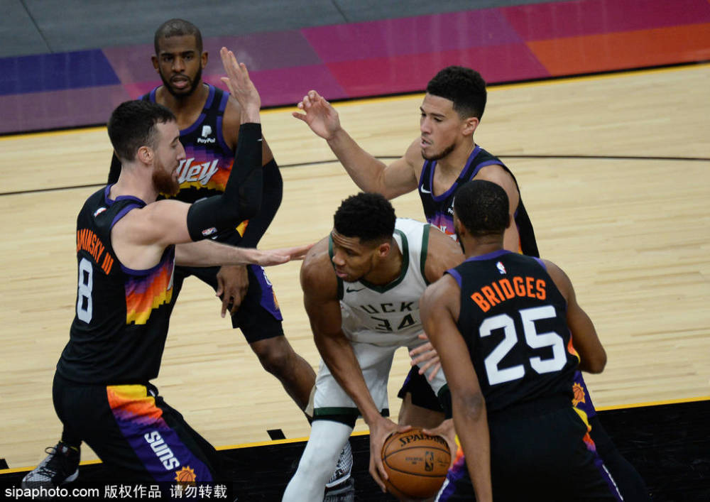太阳队大胜马刺队，取得全胜