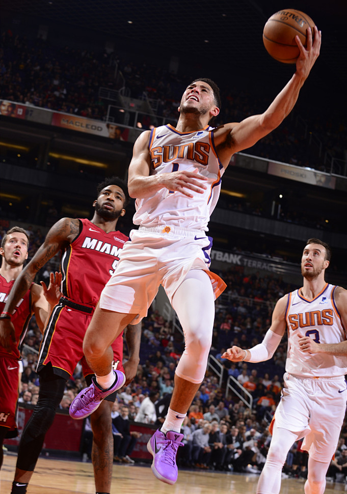 太阳队大胜马刺队，取得全胜