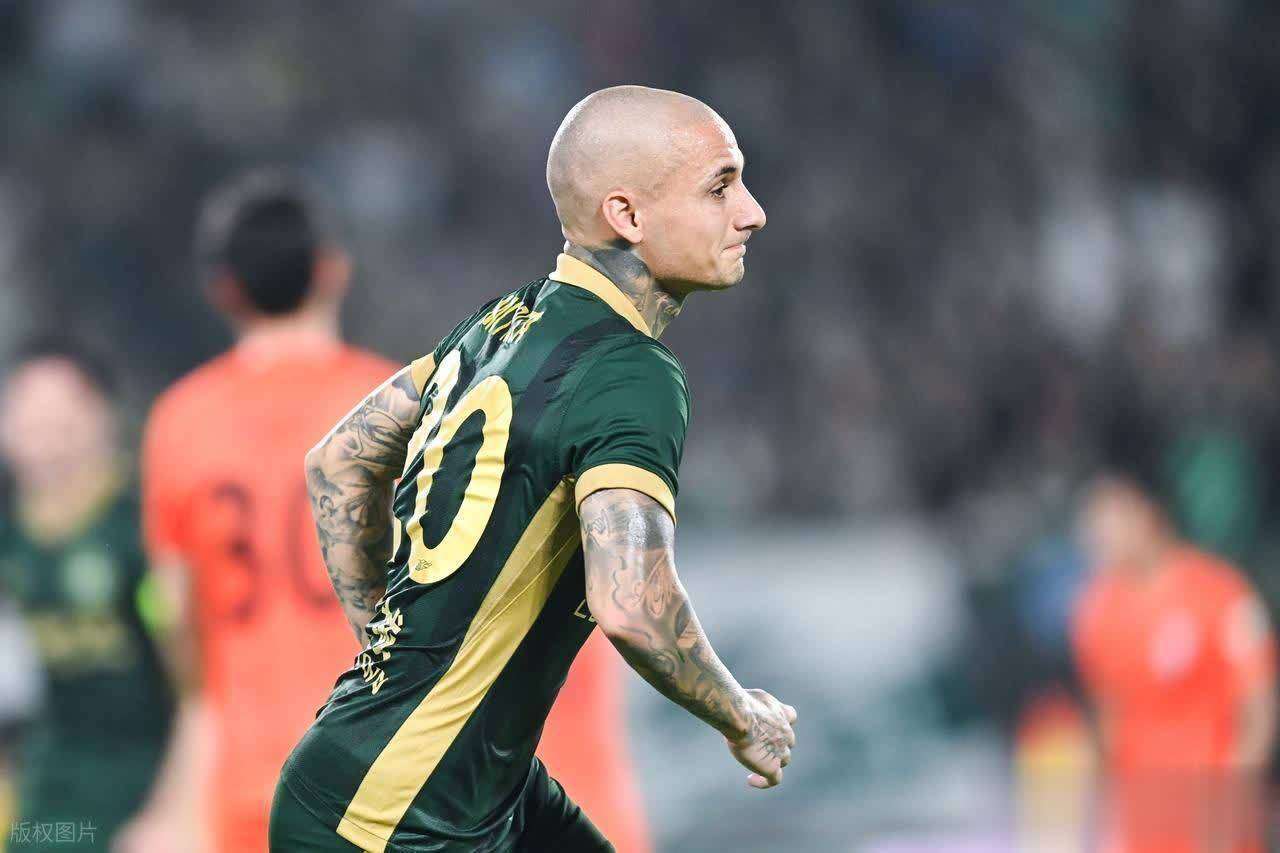 外援表现抢眼，助力球队夺得关键战胜的简单介绍